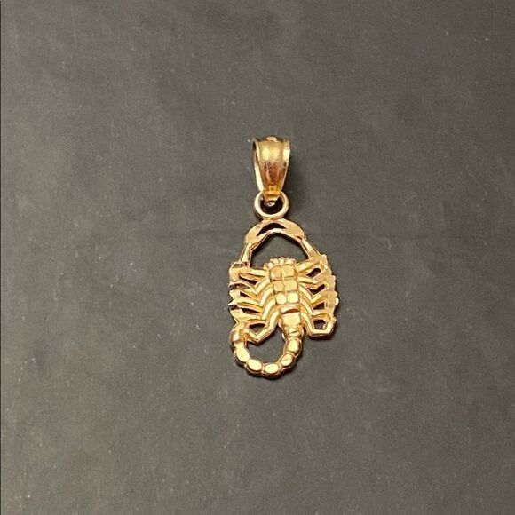 Scorpion 14k Solid Gold Pendant perfect gift - Picture 2 of 9